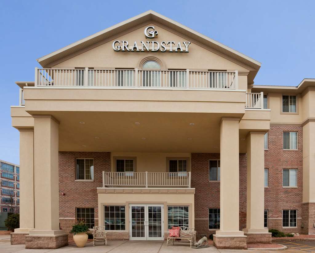 Grandstay Hotel & Suites La Crosse Exterior photo